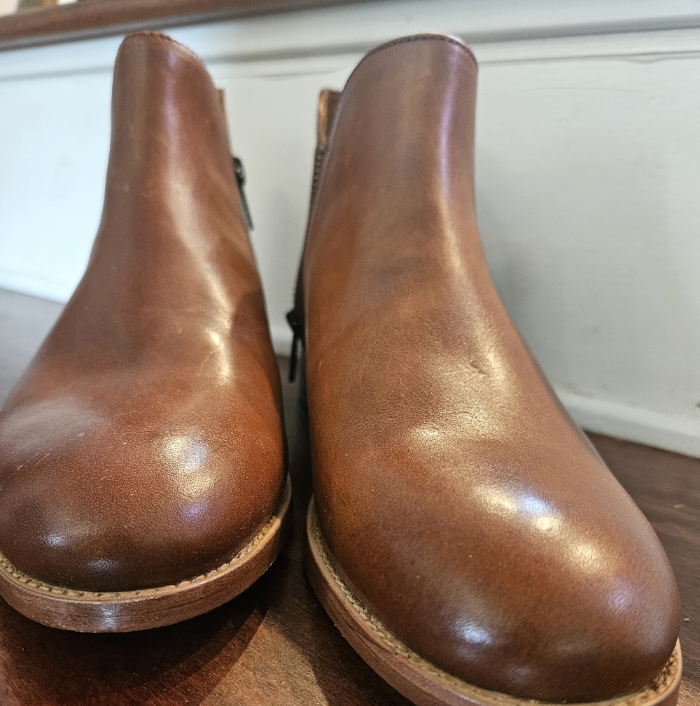 Frye Melissa Leather Bootie / Shooti, Size 9, New, Nevwr Been Worn